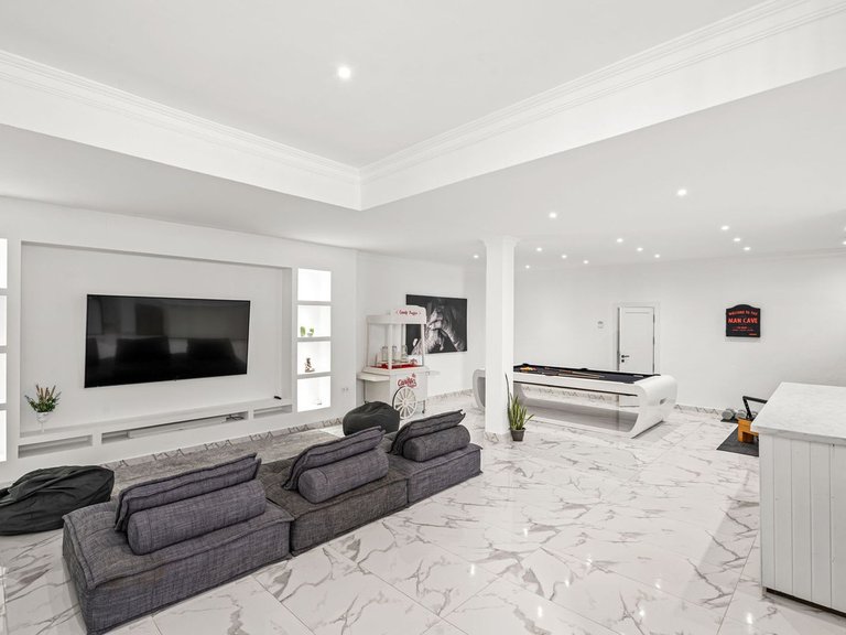 Villa for Sale in Estepona, Malaga 26