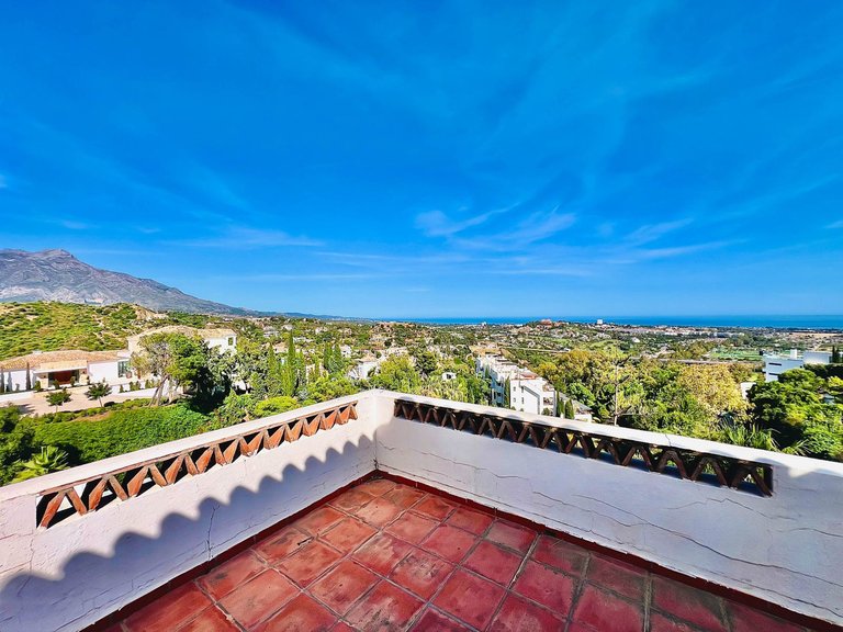 Villa for Sale in La Quinta, Malaga 1