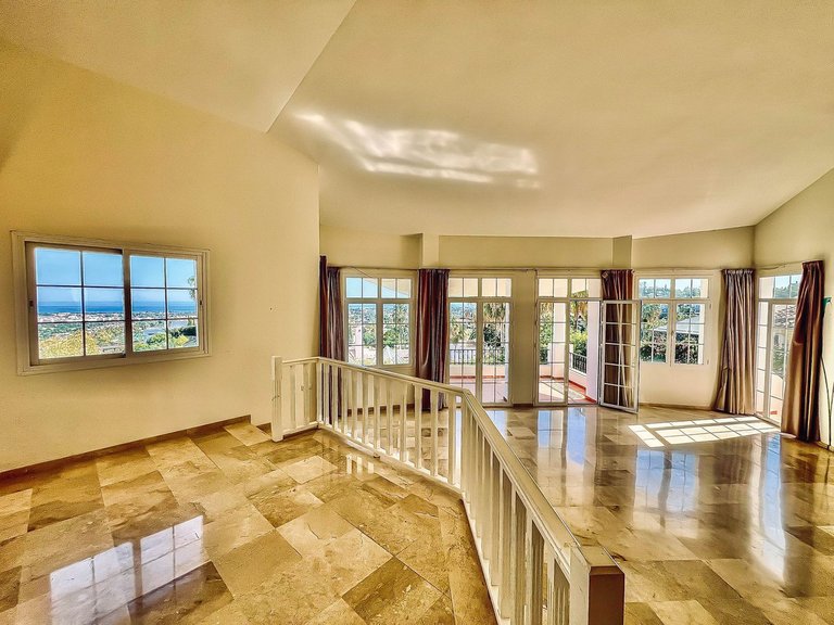 Villa for Sale in La Quinta, Malaga 10