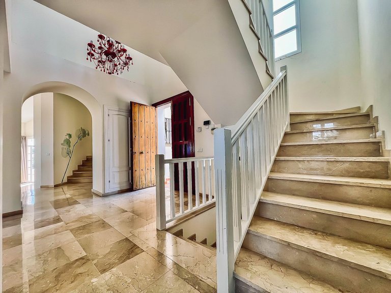 Villa for Sale in La Quinta, Malaga 12