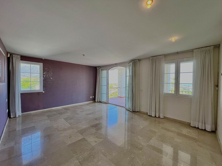 Villa for Sale in La Quinta, Malaga 16