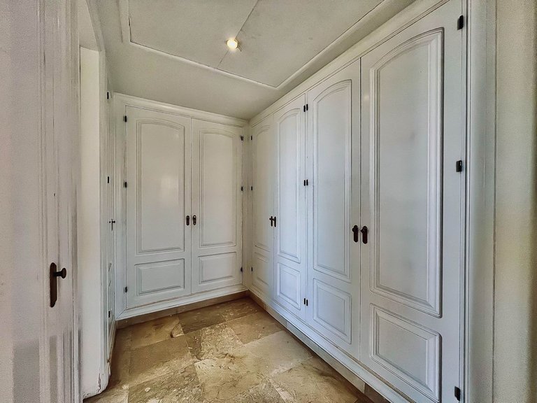 Villa for Sale in La Quinta, Malaga 19