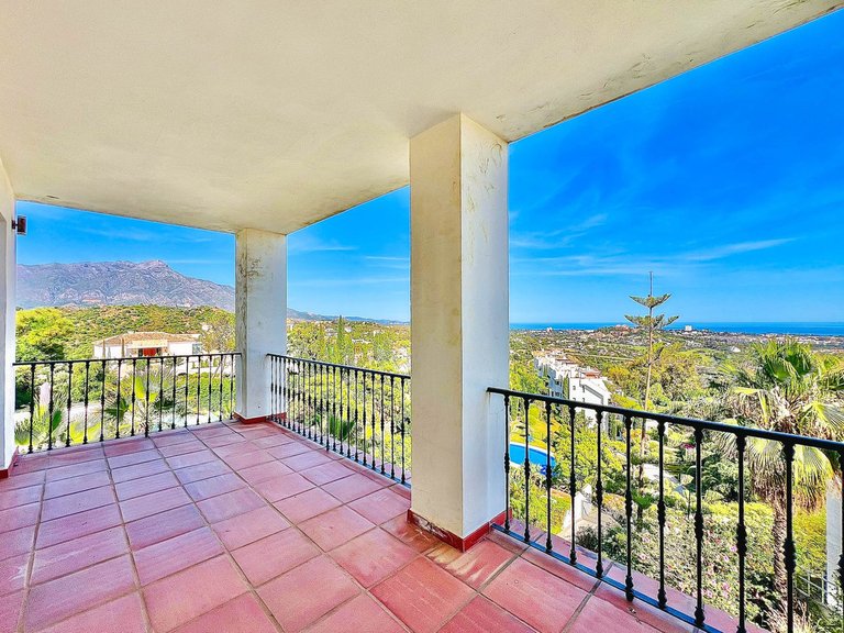 Villa for Sale in La Quinta, Malaga 20