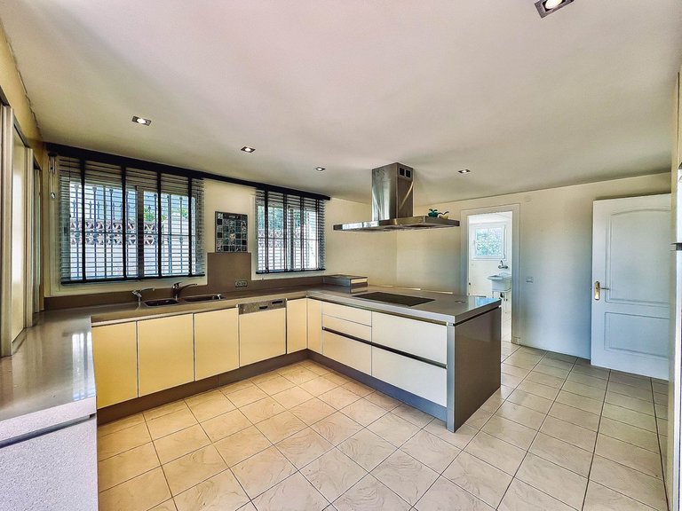 Villa for Sale in La Quinta, Malaga 24