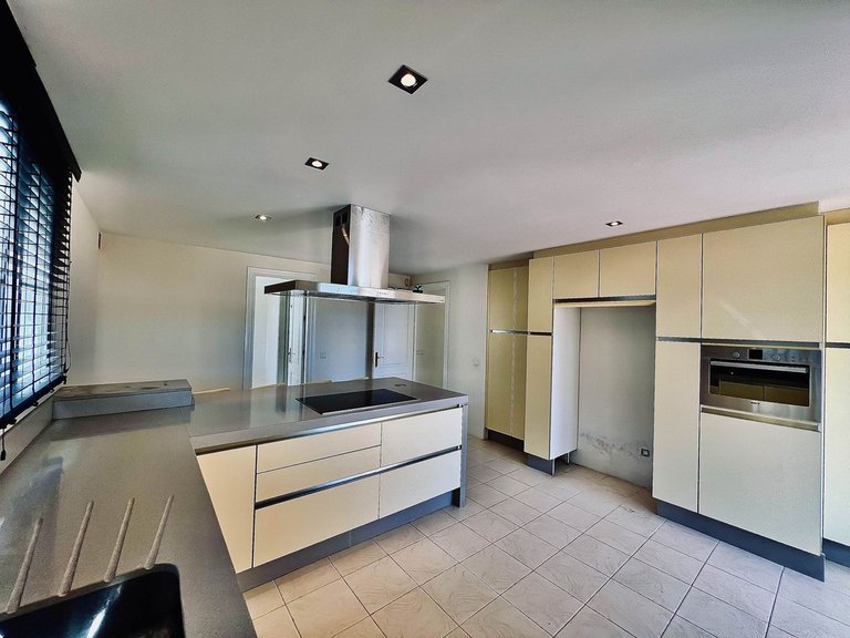 Villa for Sale in La Quinta, Malaga 25