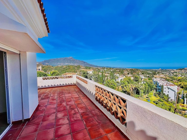 Villa for Sale in La Quinta, Malaga 30