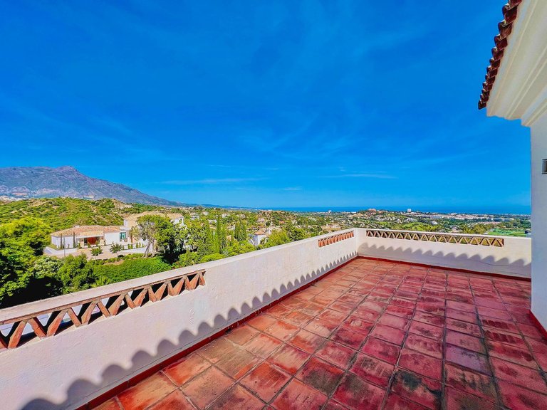 Villa for Sale in La Quinta, Malaga 31