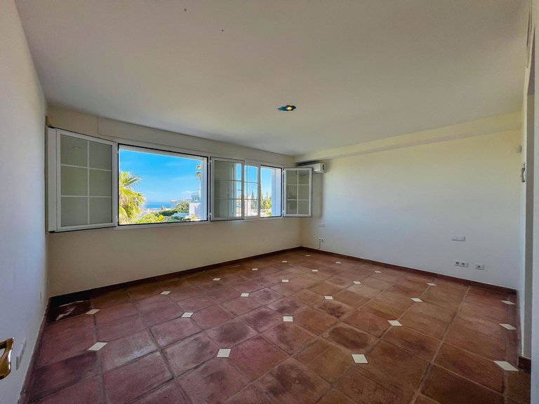 Villa for Sale in La Quinta, Malaga 37