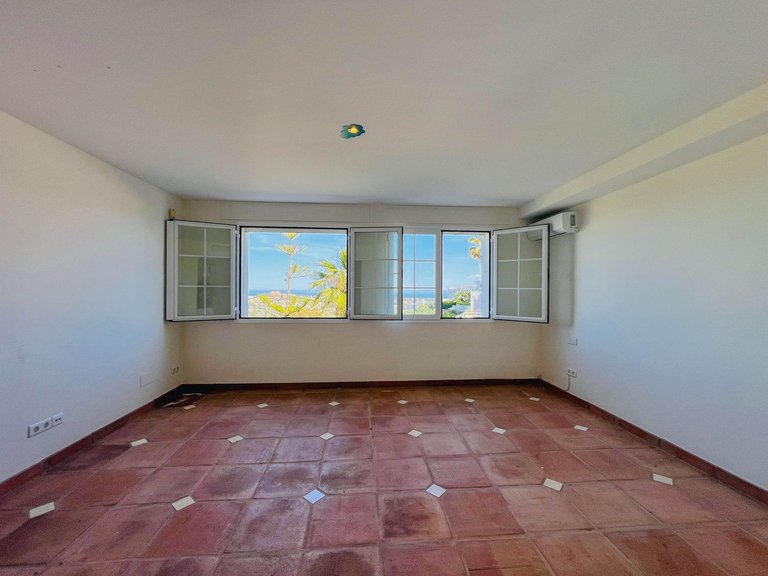 Villa for Sale in La Quinta, Malaga 38