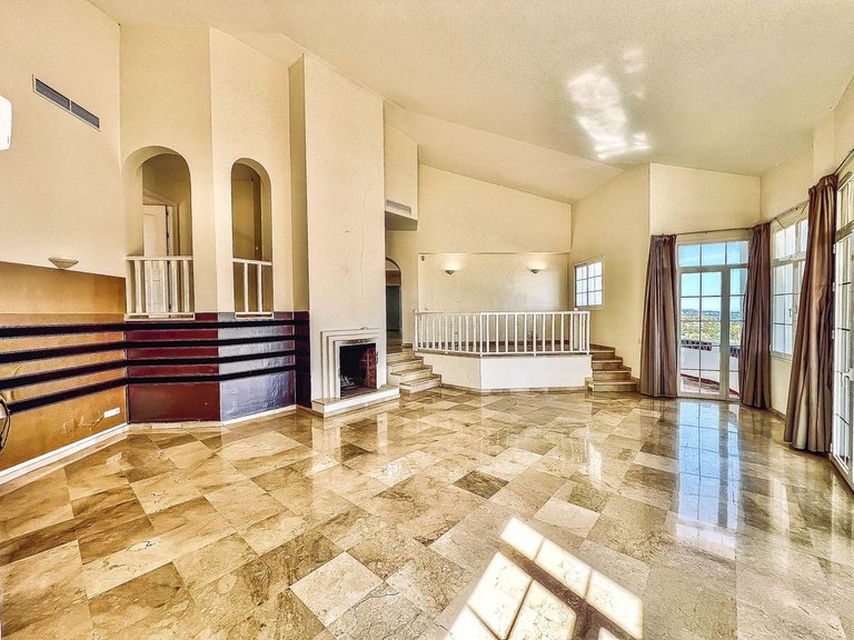 Villa for Sale in La Quinta, Malaga 4