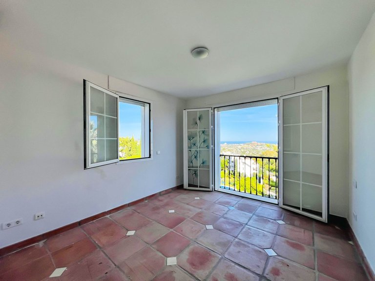 Villa for Sale in La Quinta, Malaga 43