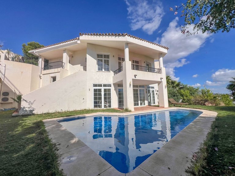 Villa for Sale in La Quinta, Malaga 53