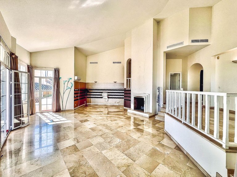 Villa for Sale in La Quinta, Malaga 7