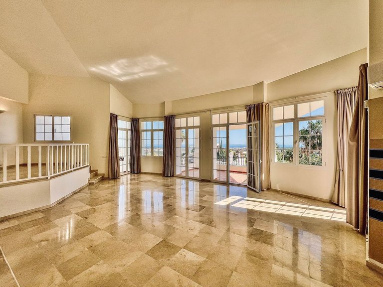 Villa for Sale in La Quinta, Malaga 9