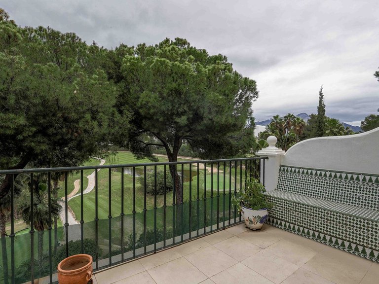 Villa for Sale in La Quinta, Malaga 1