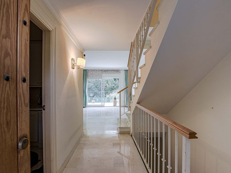 Villa for Sale in La Quinta, Malaga 11