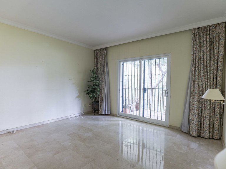 Villa for Sale in La Quinta, Malaga 12