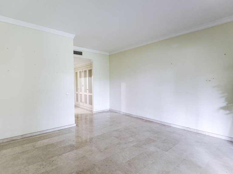Villa for Sale in La Quinta, Malaga 13