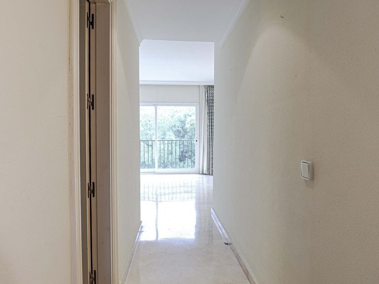 Villa for Sale in La Quinta, Malaga 16