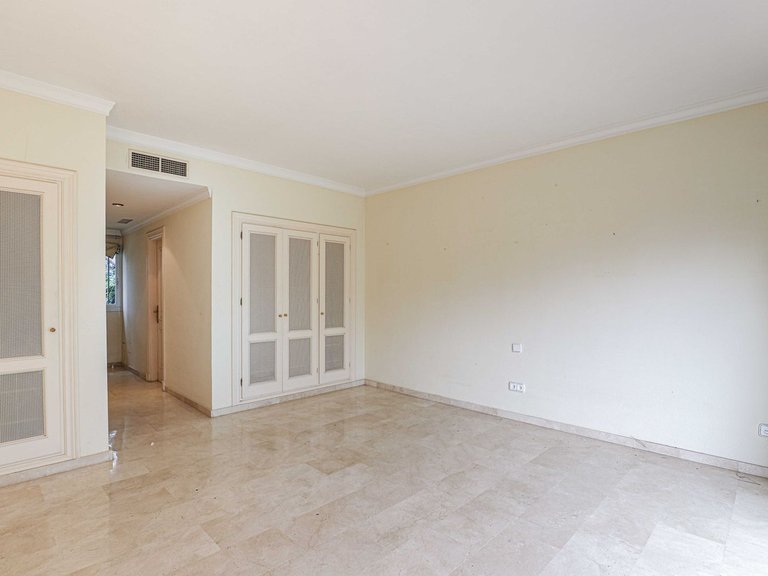 Villa for Sale in La Quinta, Malaga 21
