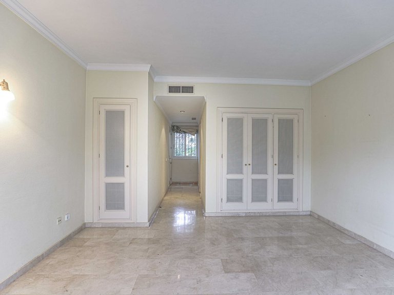 Villa for Sale in La Quinta, Malaga 22