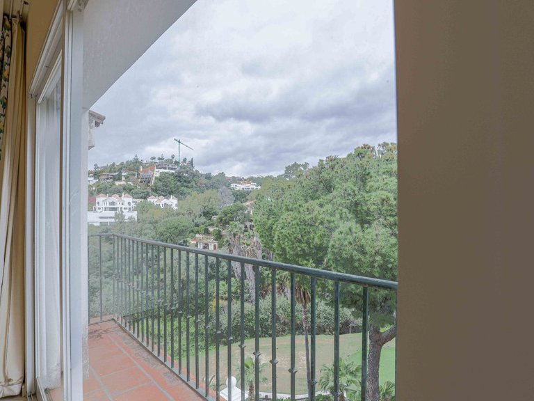 Villa for Sale in La Quinta, Malaga 3
