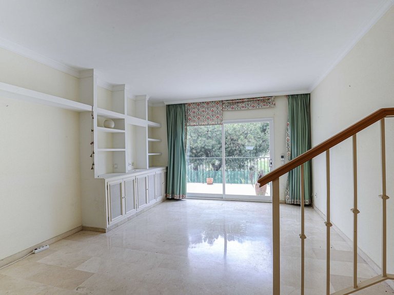 Villa for Sale in La Quinta, Malaga 4