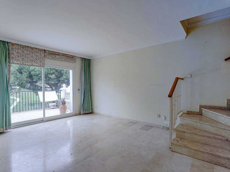 Villa for Sale in La Quinta, Malaga 6
