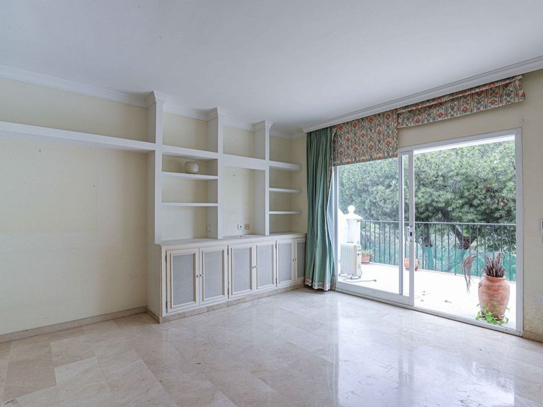 Villa for Sale in La Quinta, Malaga 7