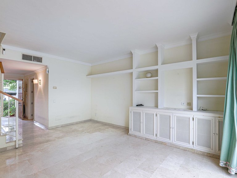 Villa for Sale in La Quinta, Malaga 8