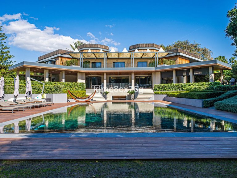 Villa for Sale in Guadalmina Baja, Malaga 1