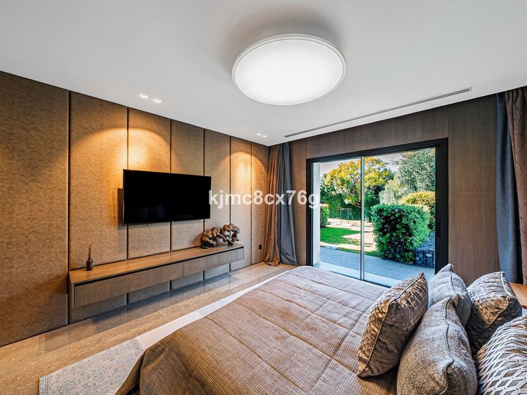 Villa for Sale in Guadalmina Baja, Malaga 33