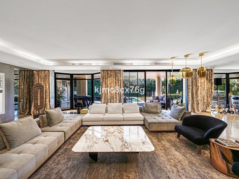 Villa for Sale in Guadalmina Baja, Malaga 8