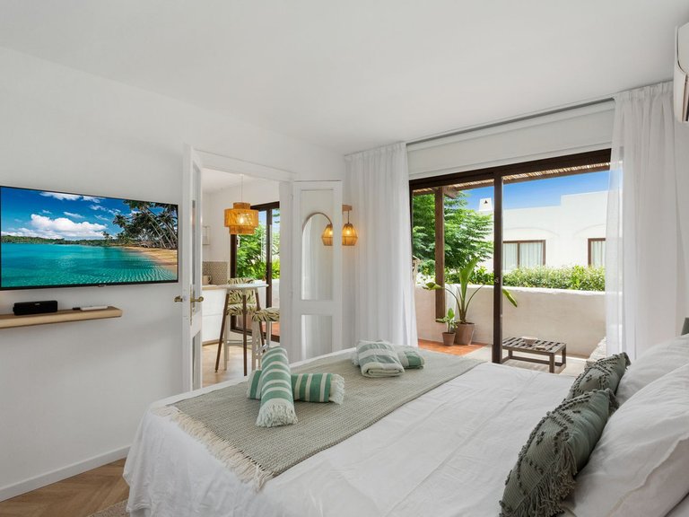 Apartment for Sale in New Golden Mile, Malaga 1