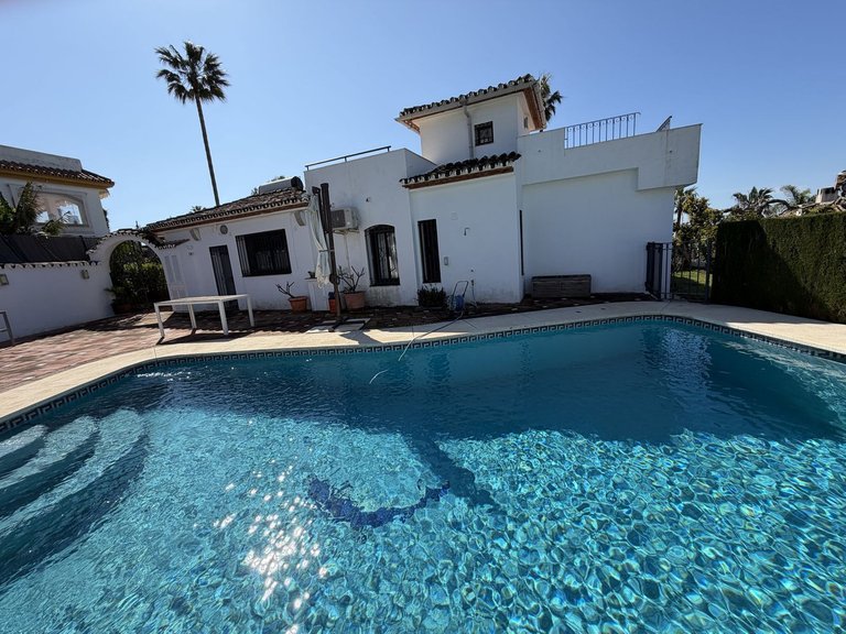 Villa for Sale in Estepona, Malaga 2