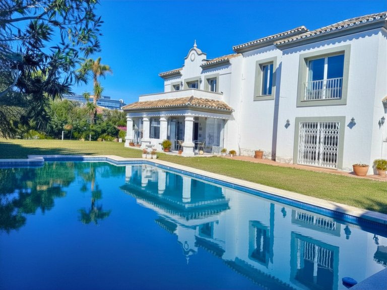 Villa for Sale in Estepona, Malaga 1