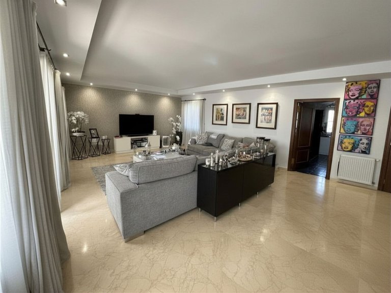 Villa for Sale in Estepona, Malaga 11