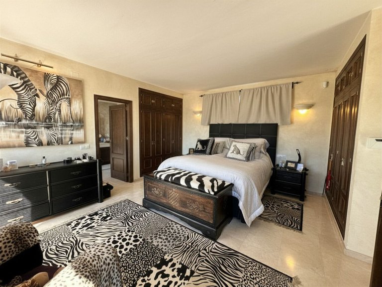 Villa for Sale in Estepona, Malaga 16