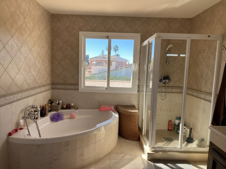 Villa for Sale in Estepona, Malaga 20