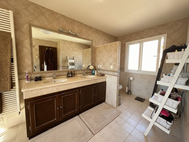 Villa for Sale in Estepona, Malaga 21