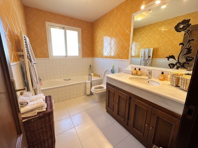 Villa for Sale in Estepona, Malaga 23