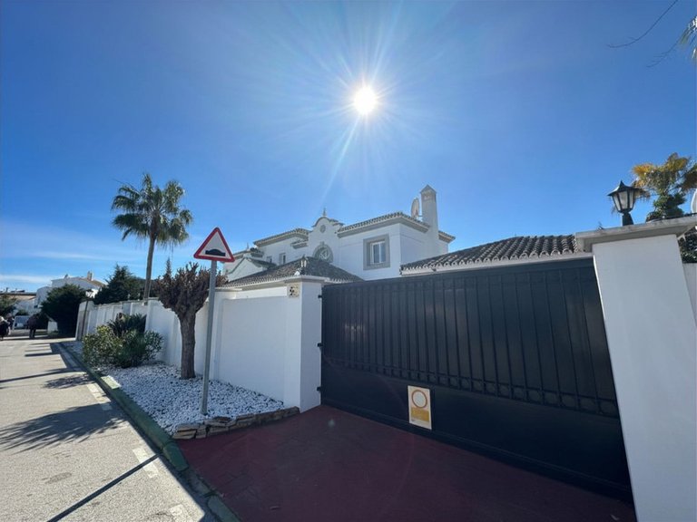 Villa for Sale in Estepona, Malaga 3