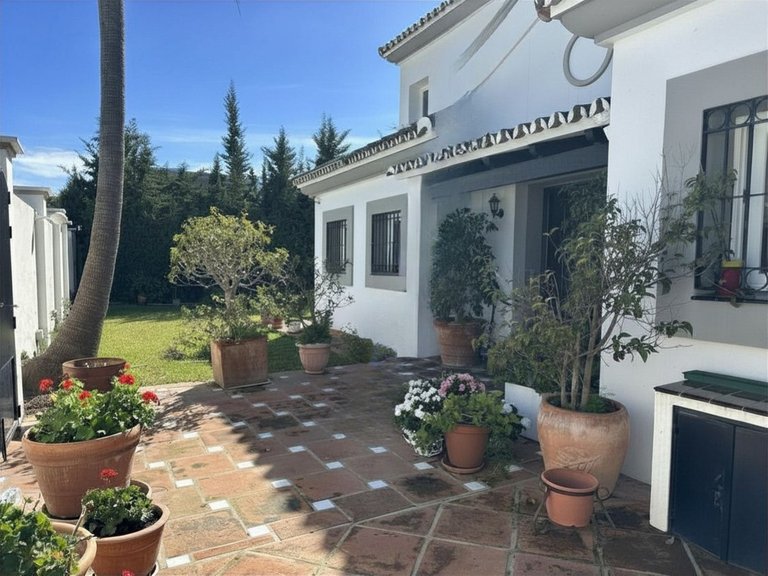 Villa for Sale in Estepona, Malaga 4