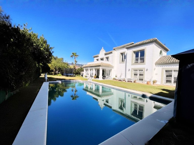 Villa for Sale in Estepona, Malaga 6