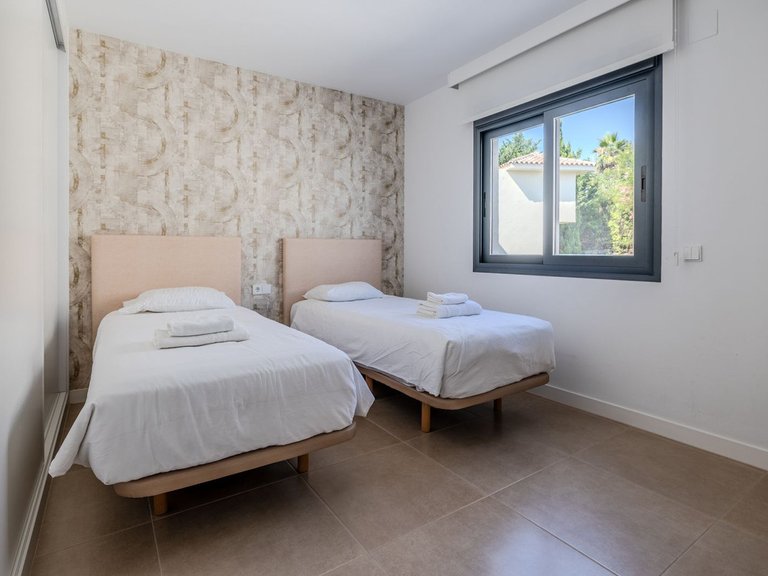 Villa for Sale in Estepona, Malaga 11
