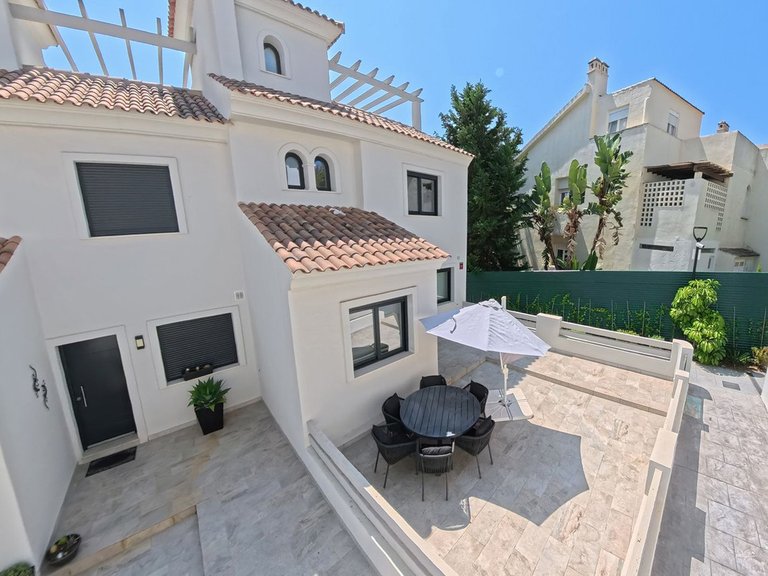 Villa for Sale in Estepona, Malaga 2