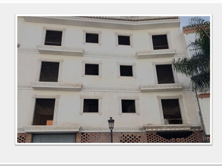 Commercial for Sale in Alhaurín El Grande, Malaga 1