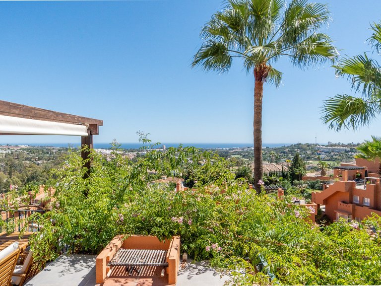 Apartment for Sale in Nueva Andalucía, Malaga 25