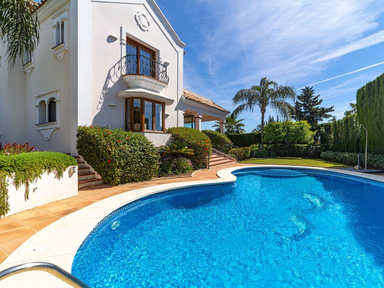 Villa for Sale in Estepona, Malaga 25