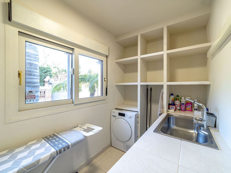 Villa for Sale in Estepona, Malaga 27